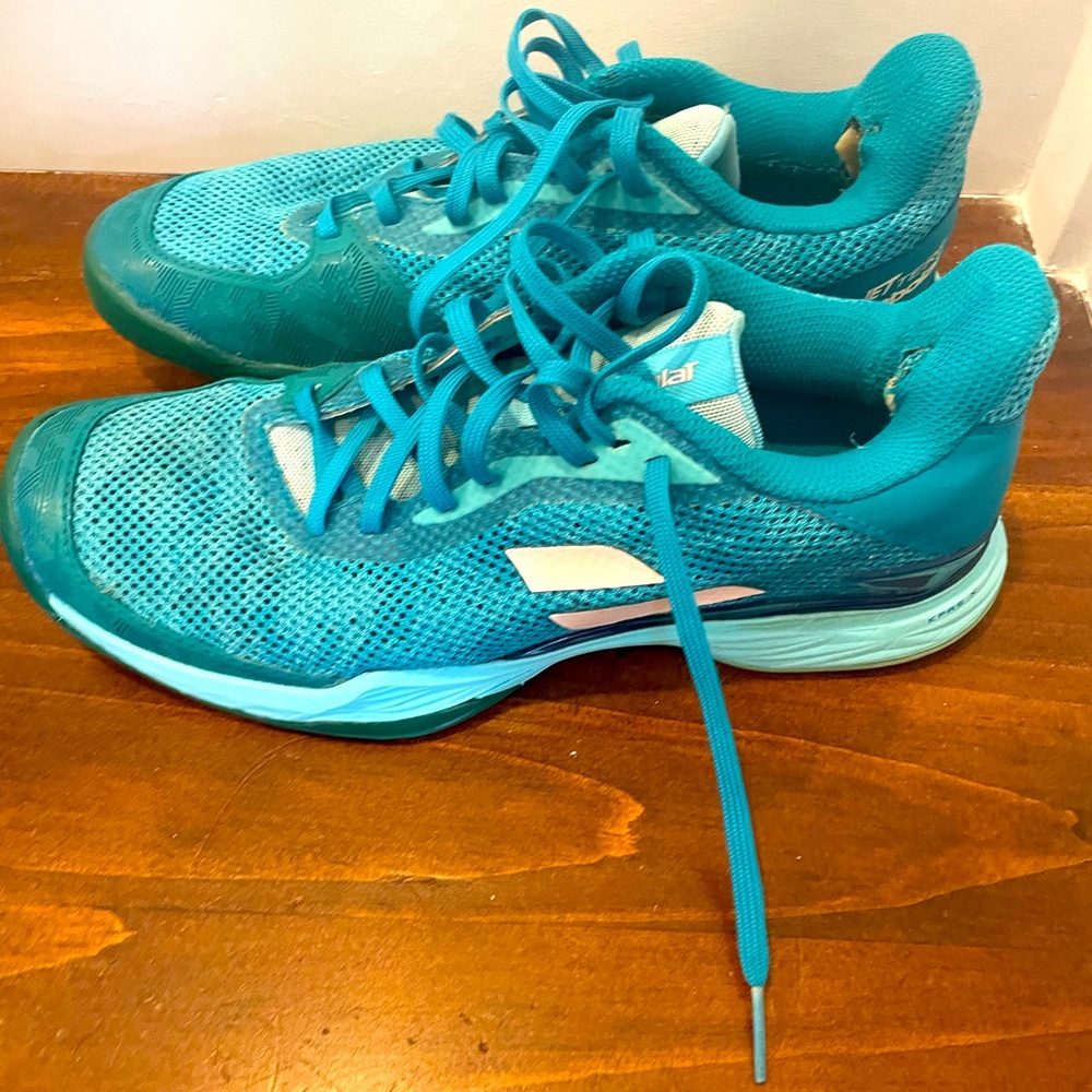 Blue Babolat tennis sneaker offer great support!